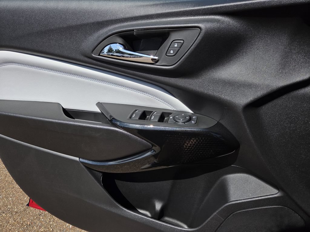 New 2026 Chevrolet Trax LT w/ LT Convenience Package FWD image 17
