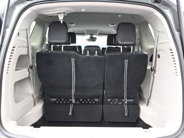 Used 2023 Chrysler Pacifica Touring-L image 12