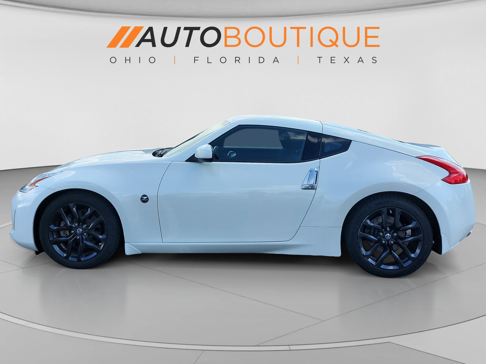 Used 2015 Nissan 370Z Coupe RWD image 2