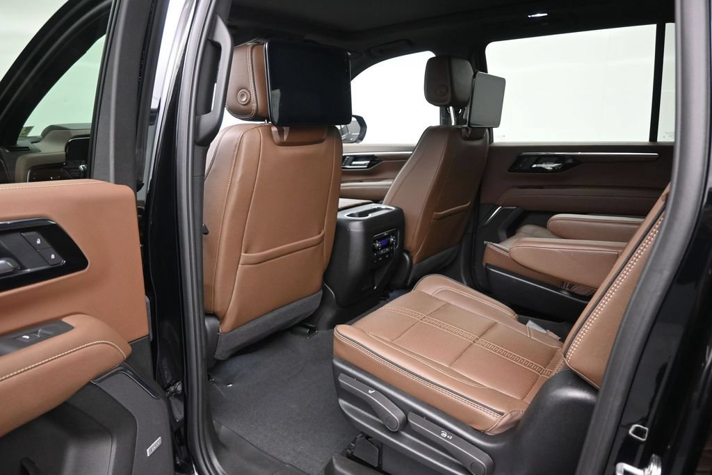 Used 2026 Chevrolet Suburban High Country AWD/4WD image 14
