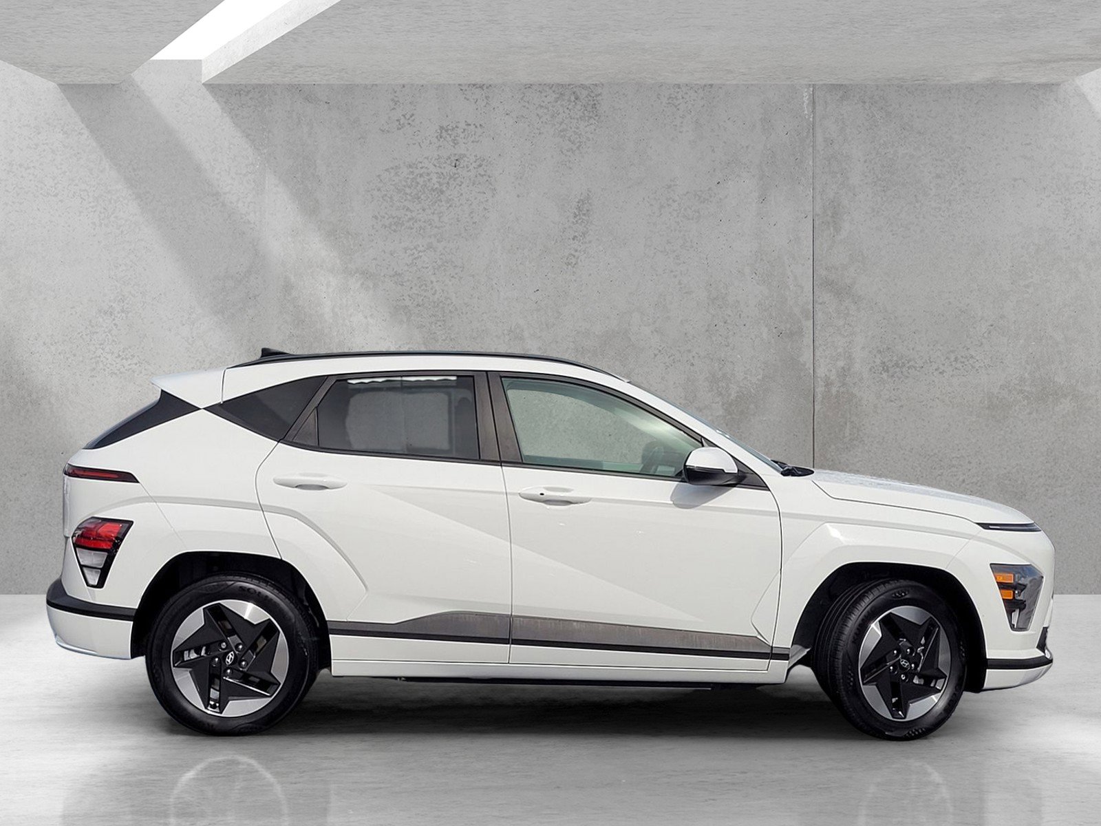 Used 2024 Hyundai Kona SEL image 3