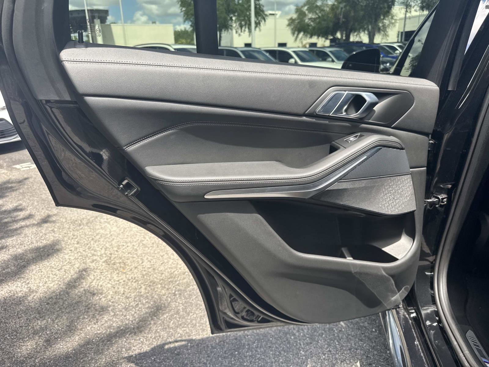 Used 2023 BMW X5 xDrive40i w/ M Sport Package image 12