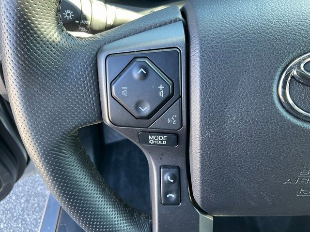 Used 2022 Toyota Tacoma TRD Off-Road w/ Technology Package image 11
