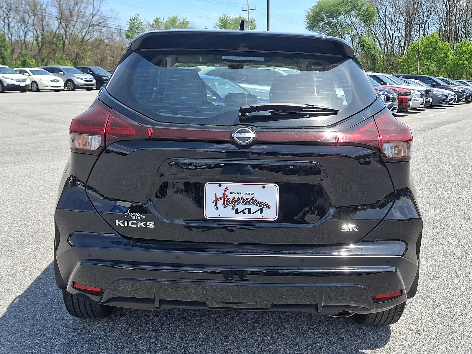 Used 2023 Nissan Kicks SR w/ SR Premium Package FWD image 5