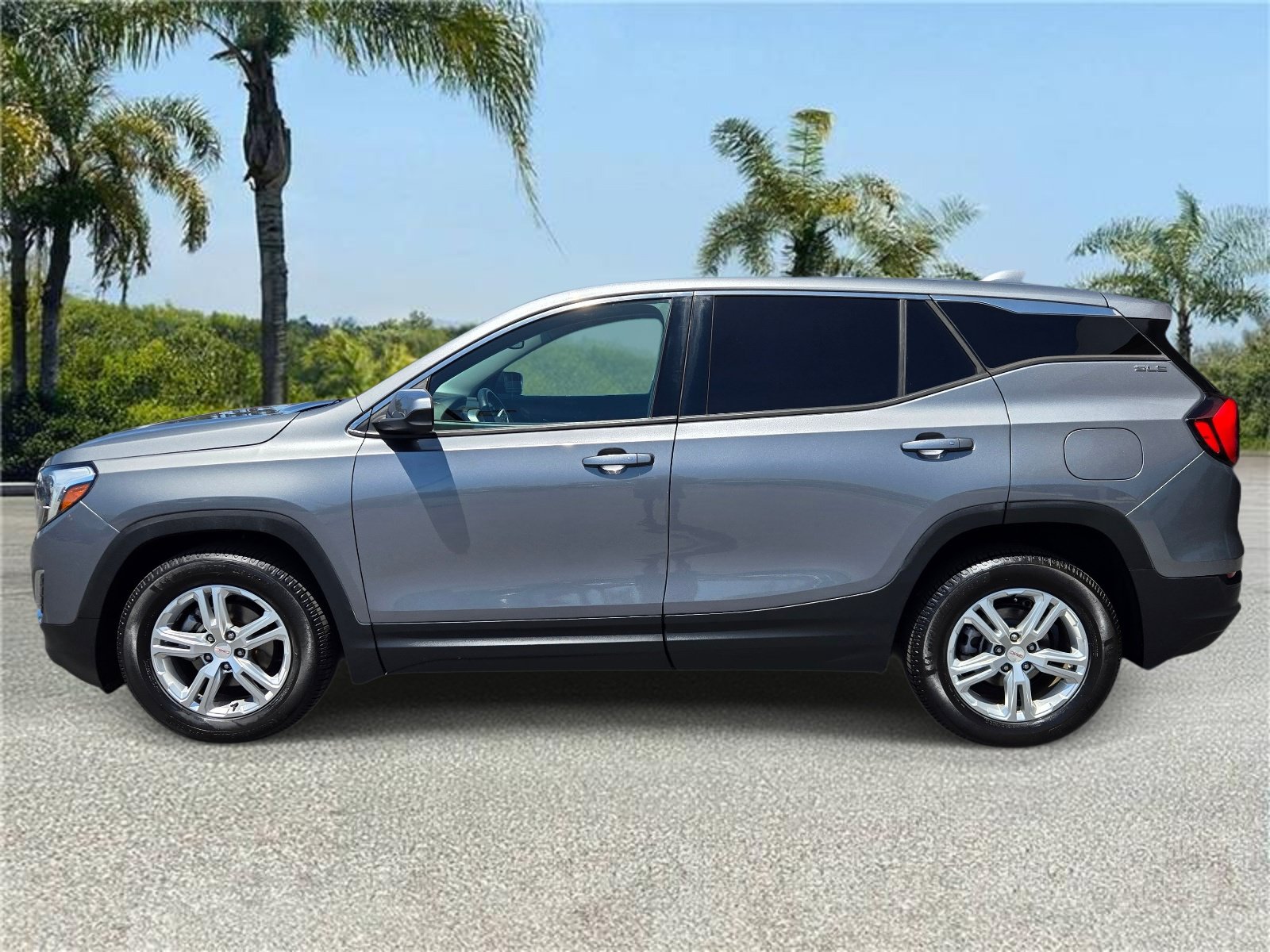 Used 2018 GMC Terrain SLE FWD image 2