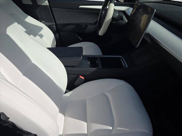 Used 2024 Tesla Model Y 2WD image 21