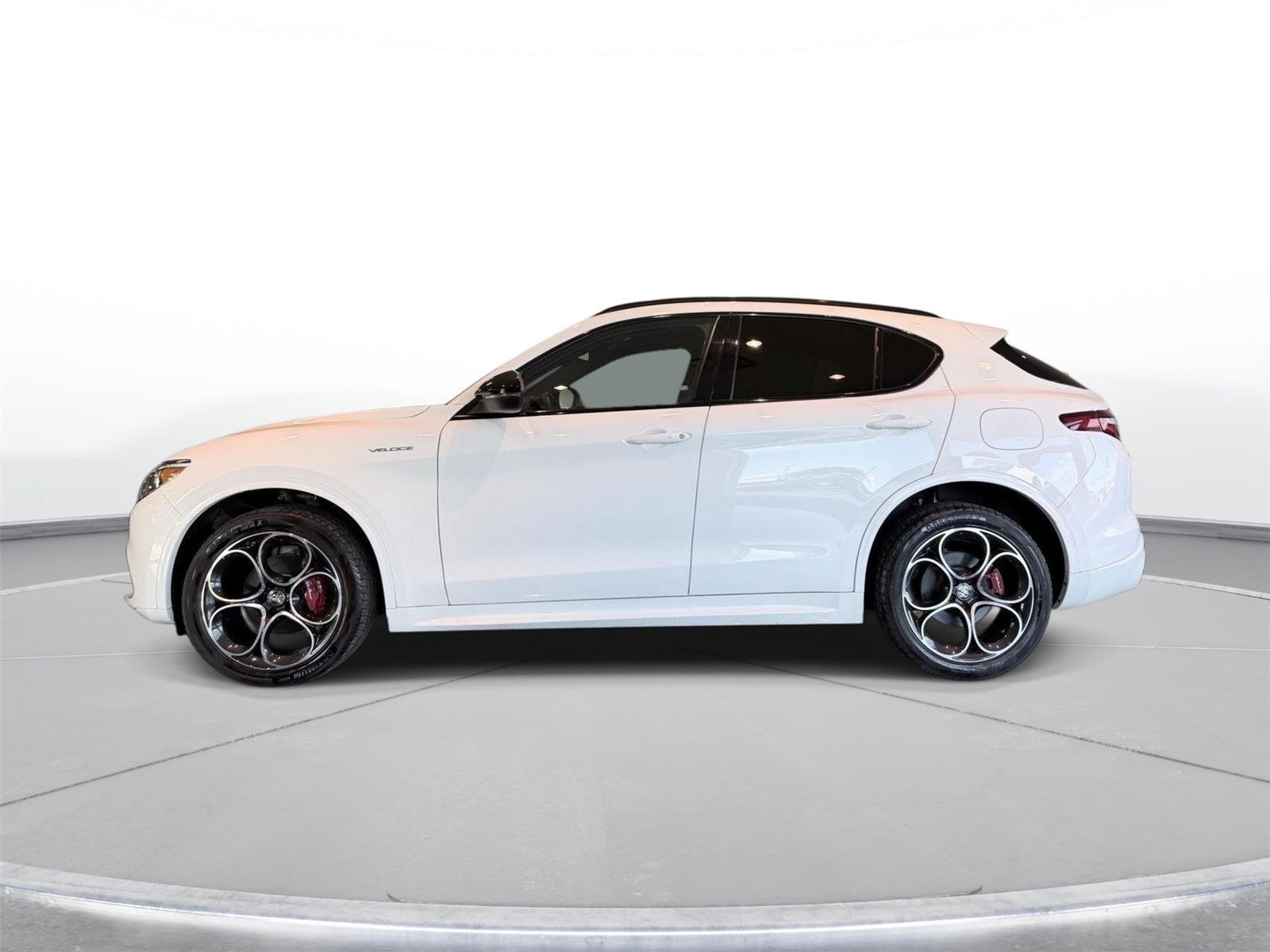 Used 2023 Alfa Romeo Stelvio Veloce AWD/4WD image 18