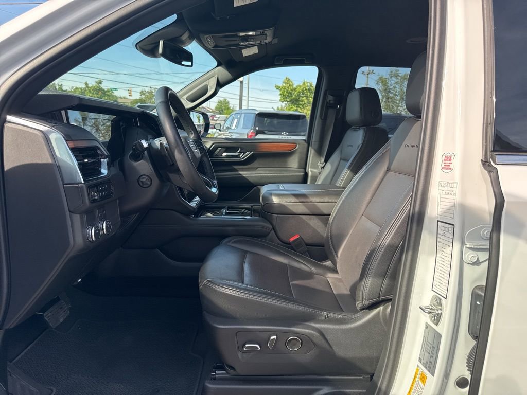 Used 2025 GMC Yukon Denali RWD image 14