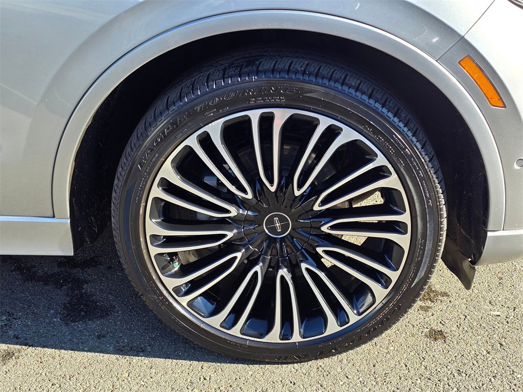 Used 2023 Lincoln Aviator Black Label w/ Dynamic Handling Package image 42