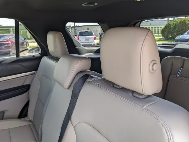 Used 2019 Ford Explorer XLT w/ Equipment Group 202A AWD/4WD image 21