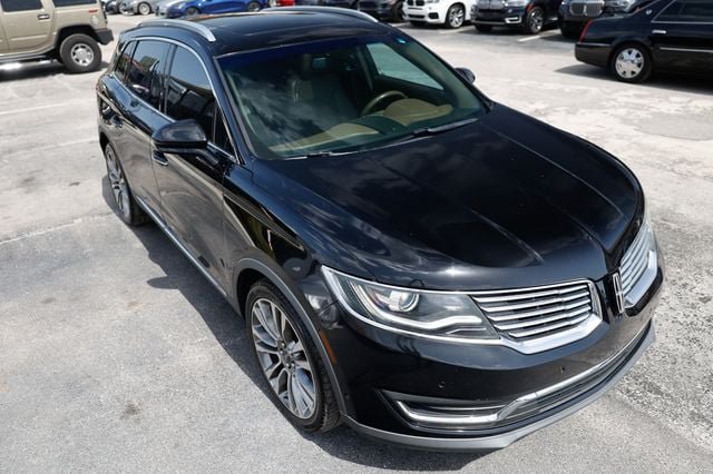 Used 2016 Lincoln MKX Reserve w/ Technology Package FWD image 18