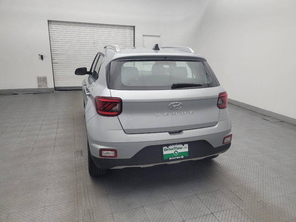 Used 2021 Hyundai Venue SEL FWD image 6