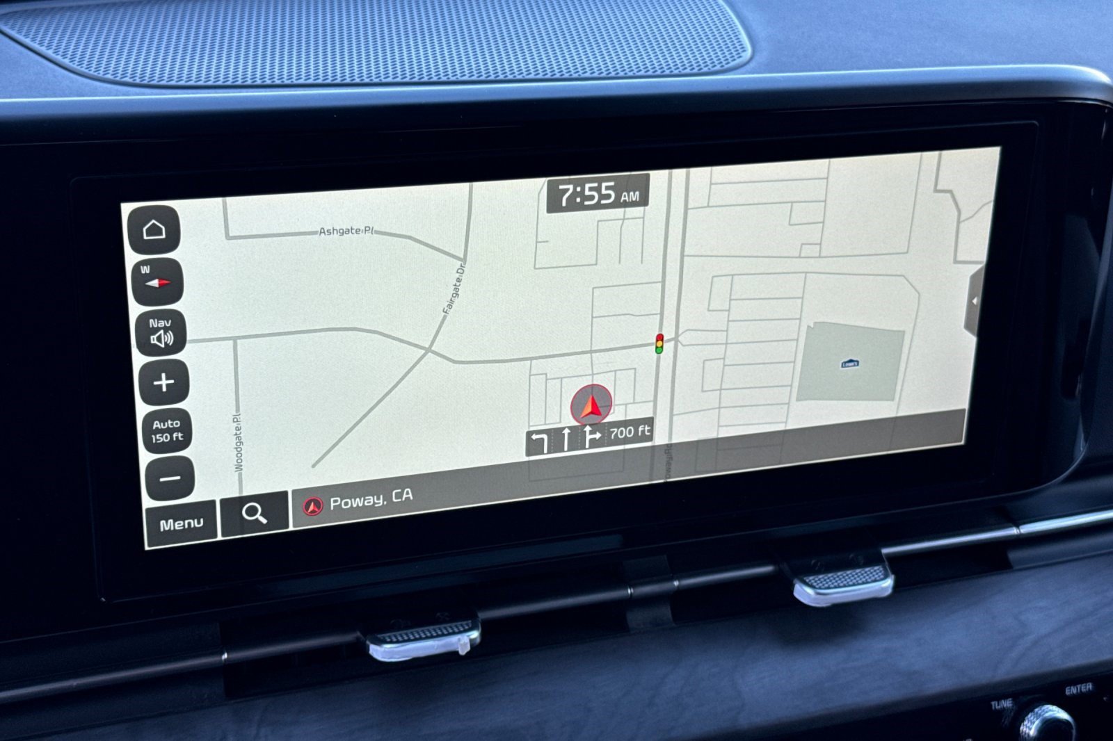 Used 2024 Kia Carnival EX FWD image 20
