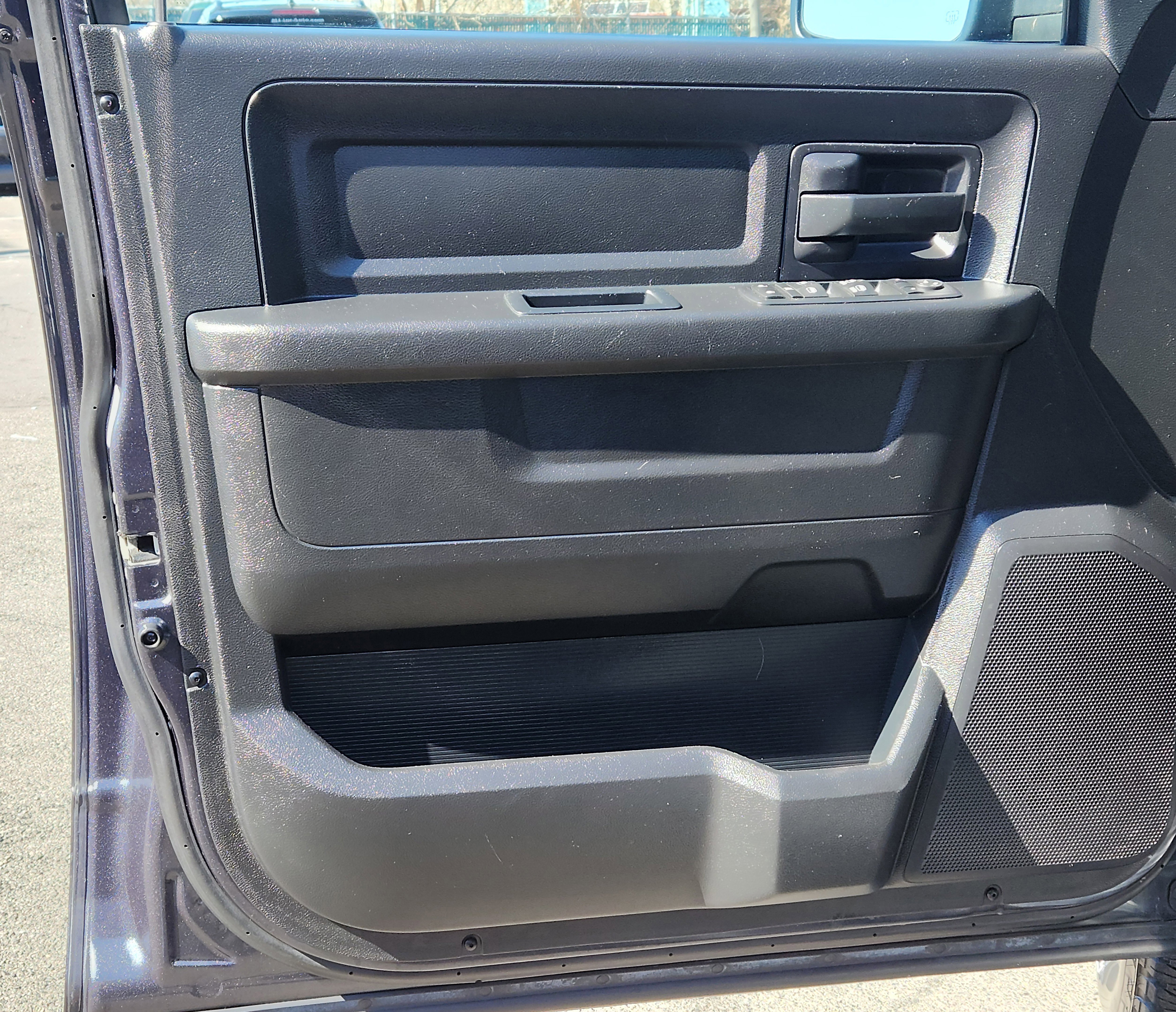 Used 2017 RAM 1500 ST w/ SXT Appearance Group AWD/4WD image 10