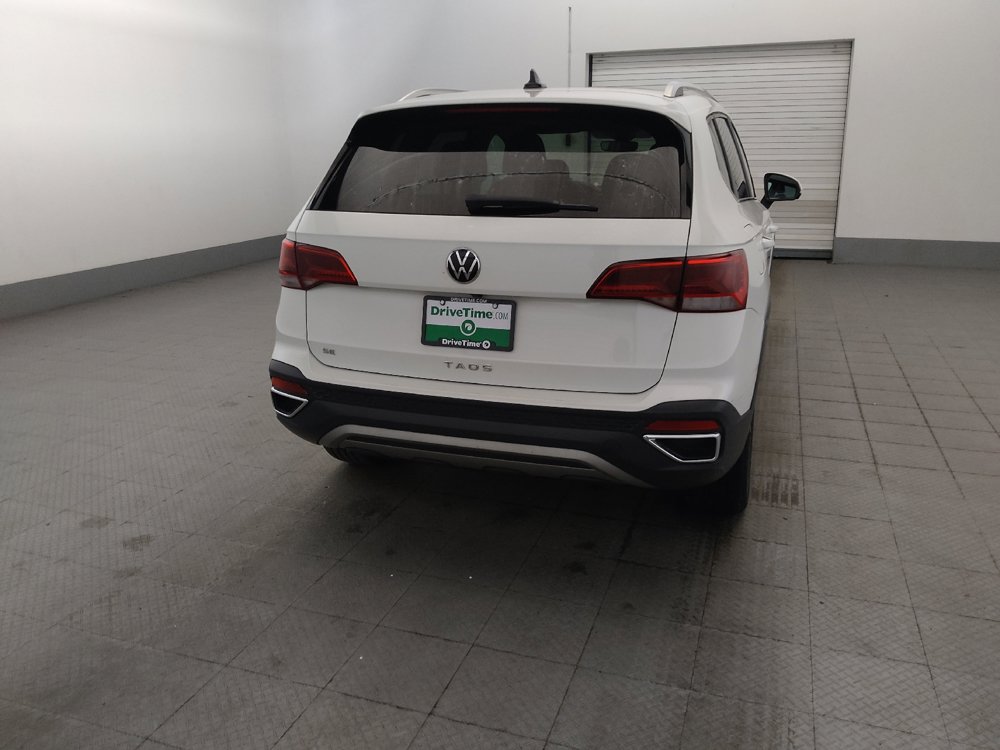 Used 2023 Volkswagen Taos SE w/ Panoramic Sunroof Package FWD image 7