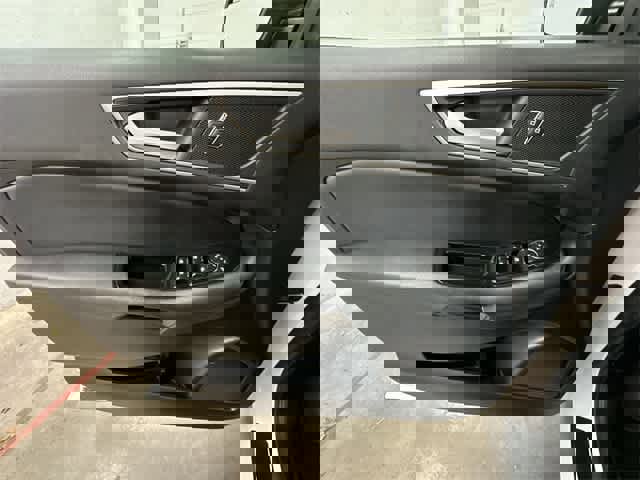 Used 2018 Ford Edge SEL image 17