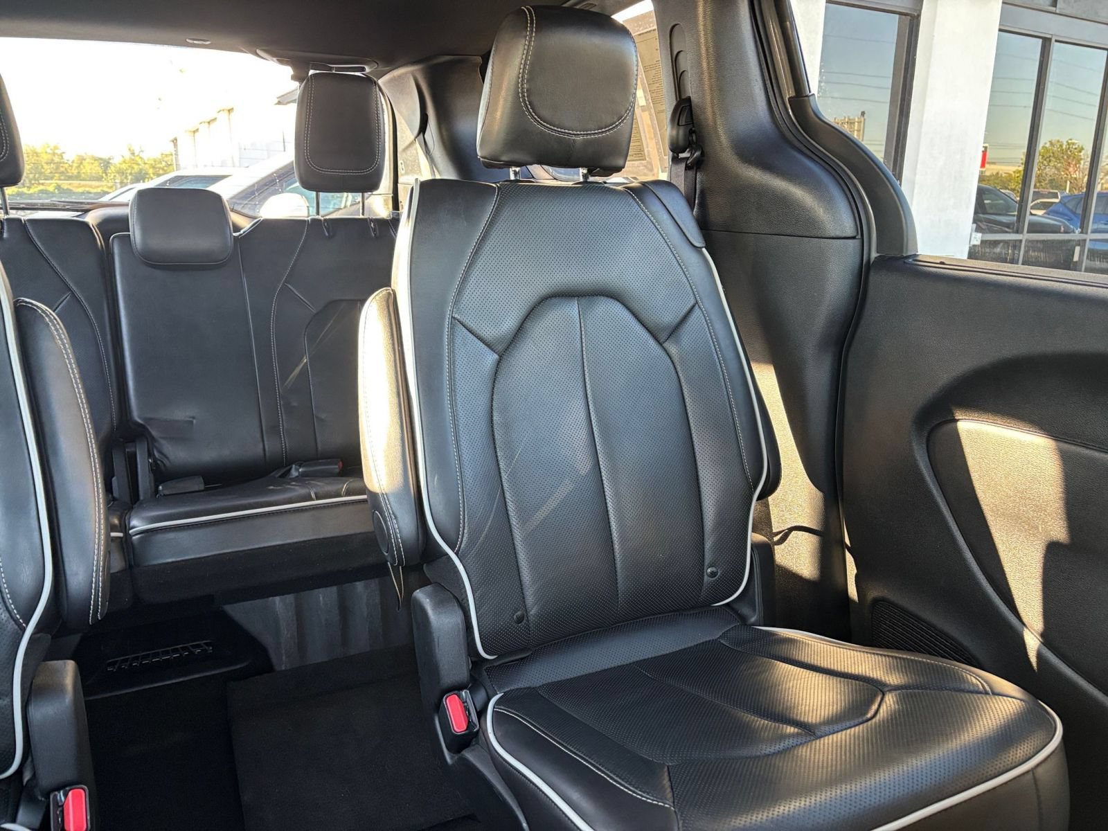 Used 2025 Chrysler Pacifica Limited FWD image 41