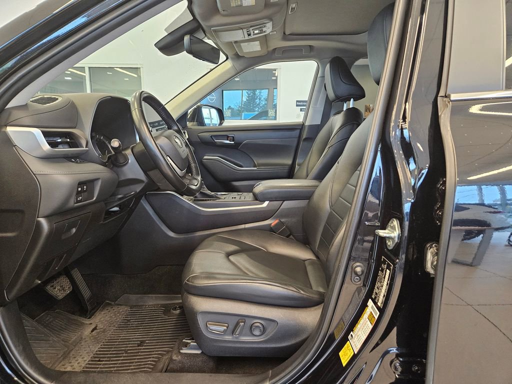 Used 2023 Toyota Highlander XLE image 14
