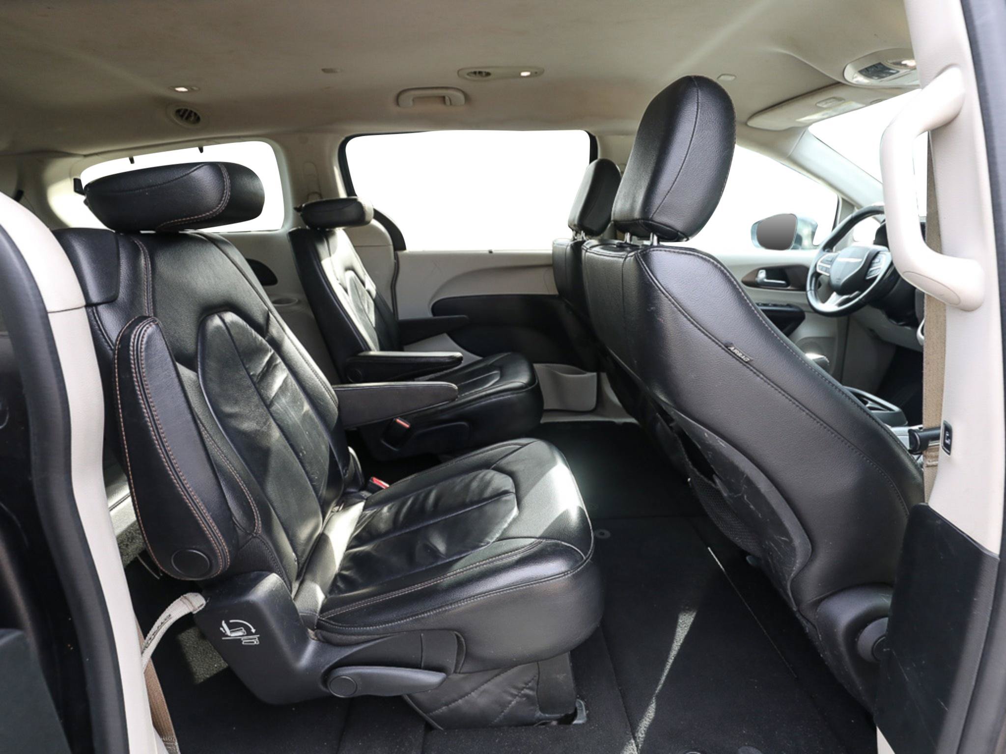 Used 2017 Chrysler Pacifica Touring-L FWD image 22
