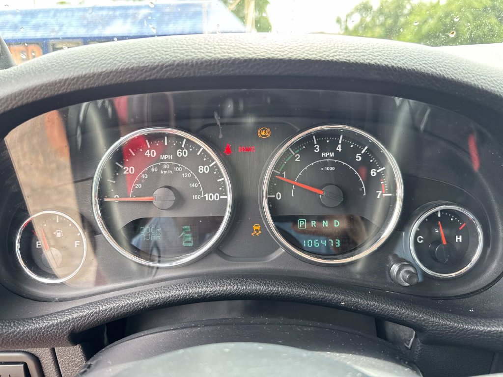 Used 2013 Jeep Wrangler Unlimited Rubicon w/ Connectivity Group AWD/4WD image 27