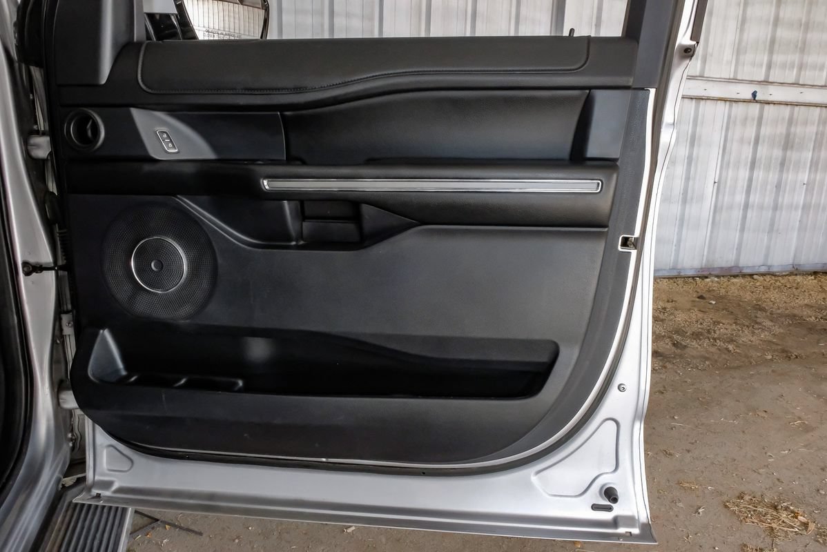 Used 2020 Ford Expedition XLT w/ Equipment Group 202A AWD/4WD image 46