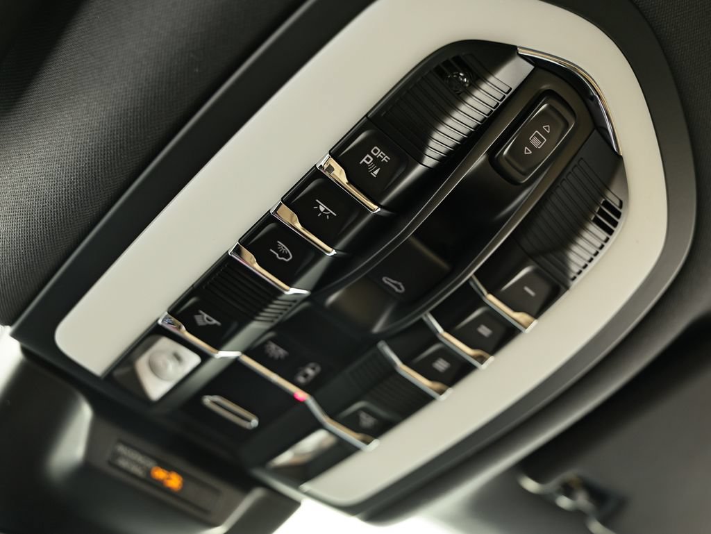 New 2026 Porsche Macan AWD/4WD image 41