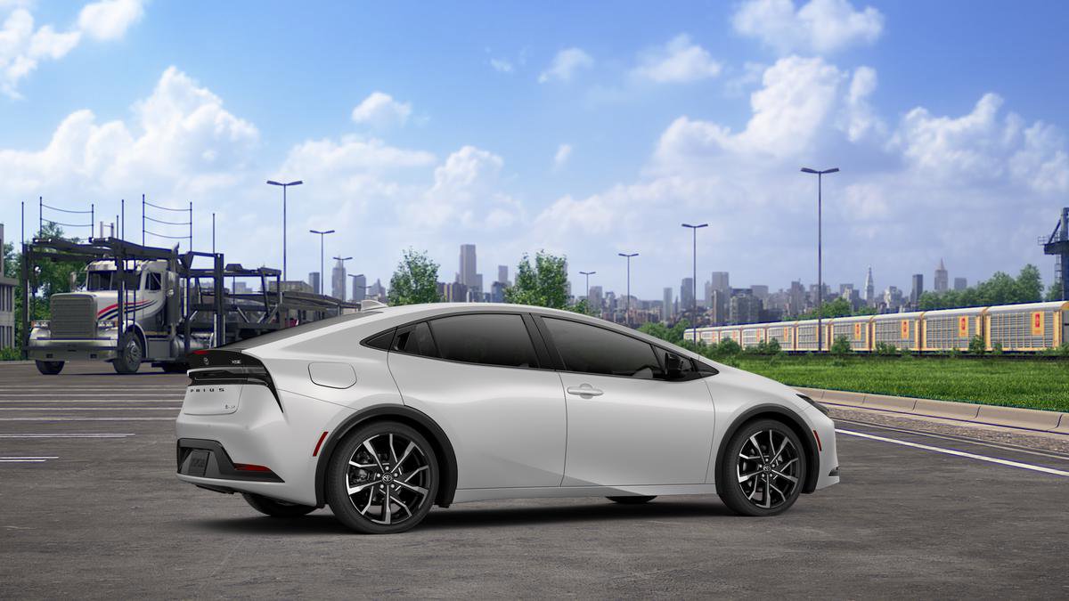 New 2026 Toyota Prius Plug-In Hybrid FWD image 11