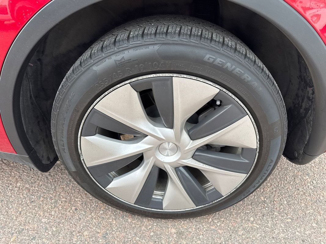 Used 2022 Tesla Model Y Long Range AWD/4WD image 17