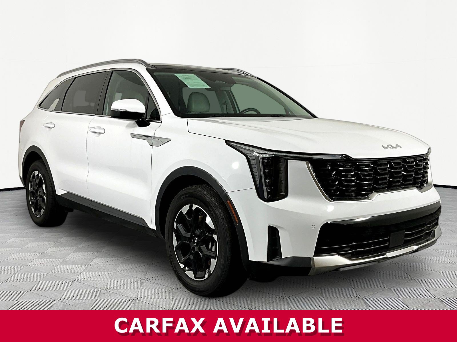 Certified 2024 Kia Sorento S w/ Panoramic Sunroof Package FWD image 3