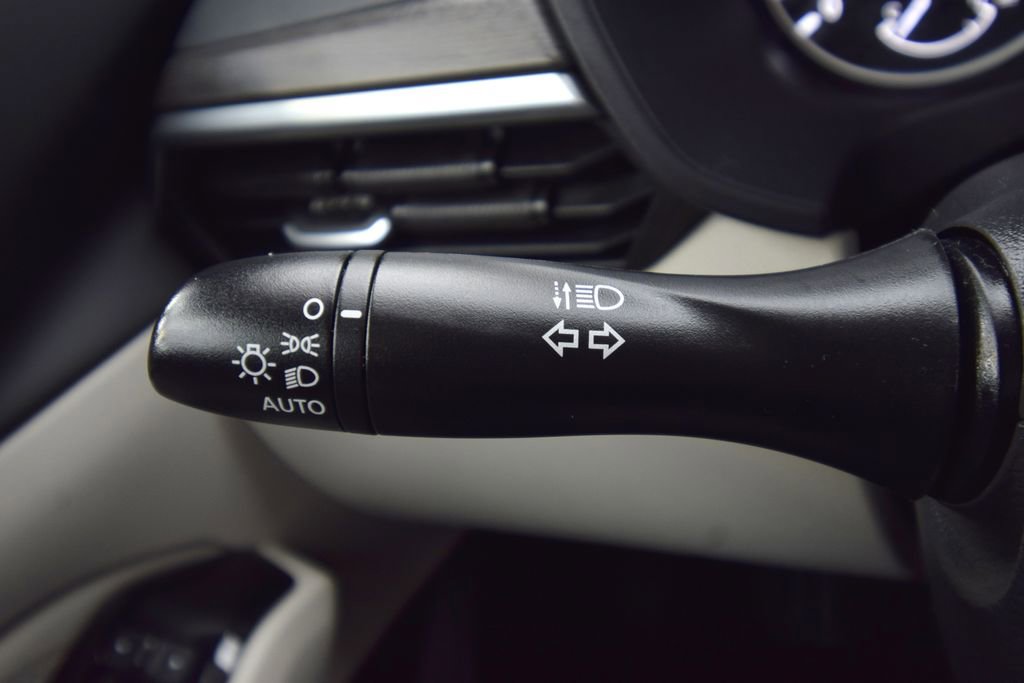 Used 2023 Nissan Altima 2.5 SV w/ SV Premium Package image 39