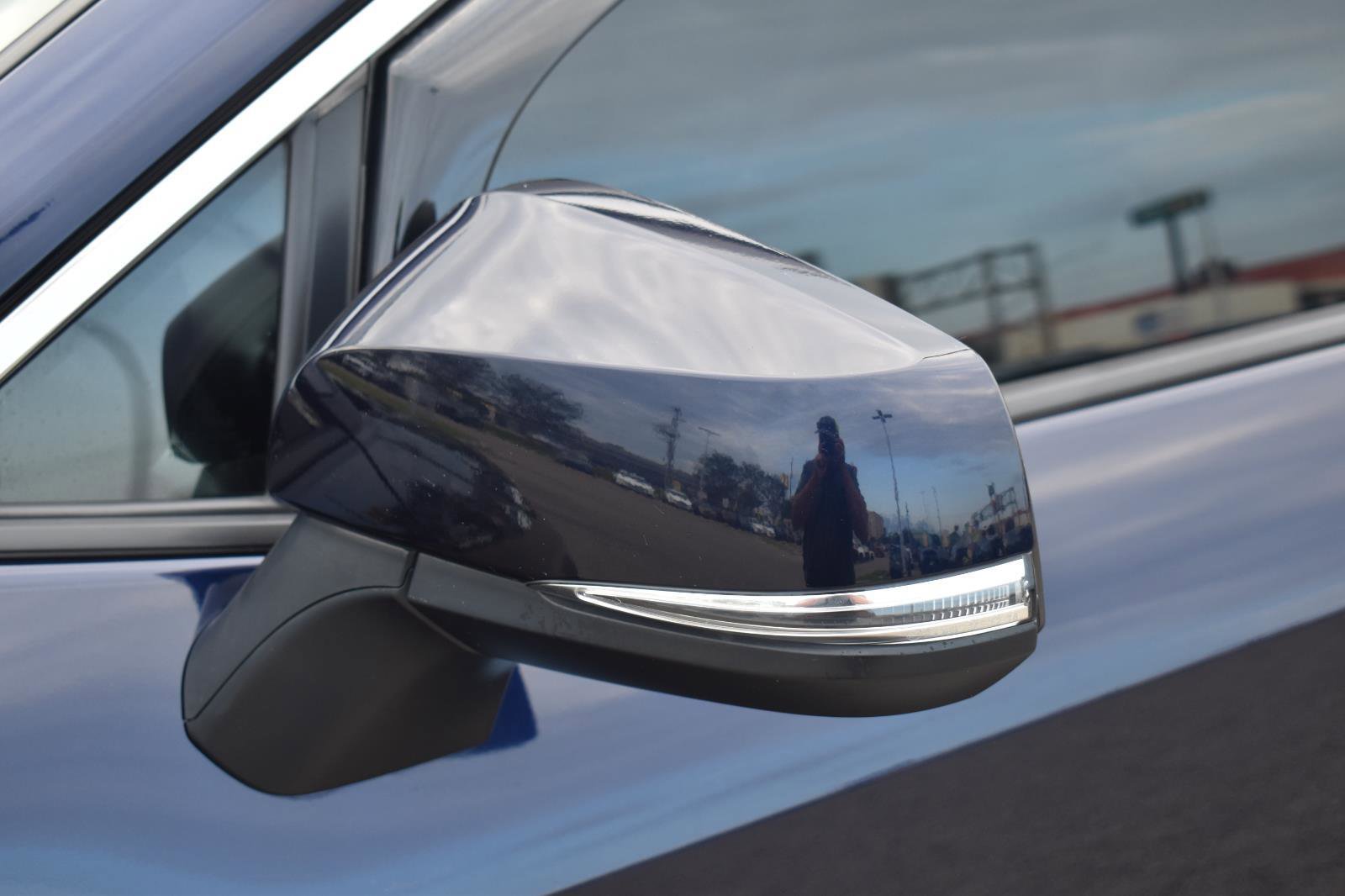 Used 2020 Toyota RAV4 XLE Premium FWD image 4