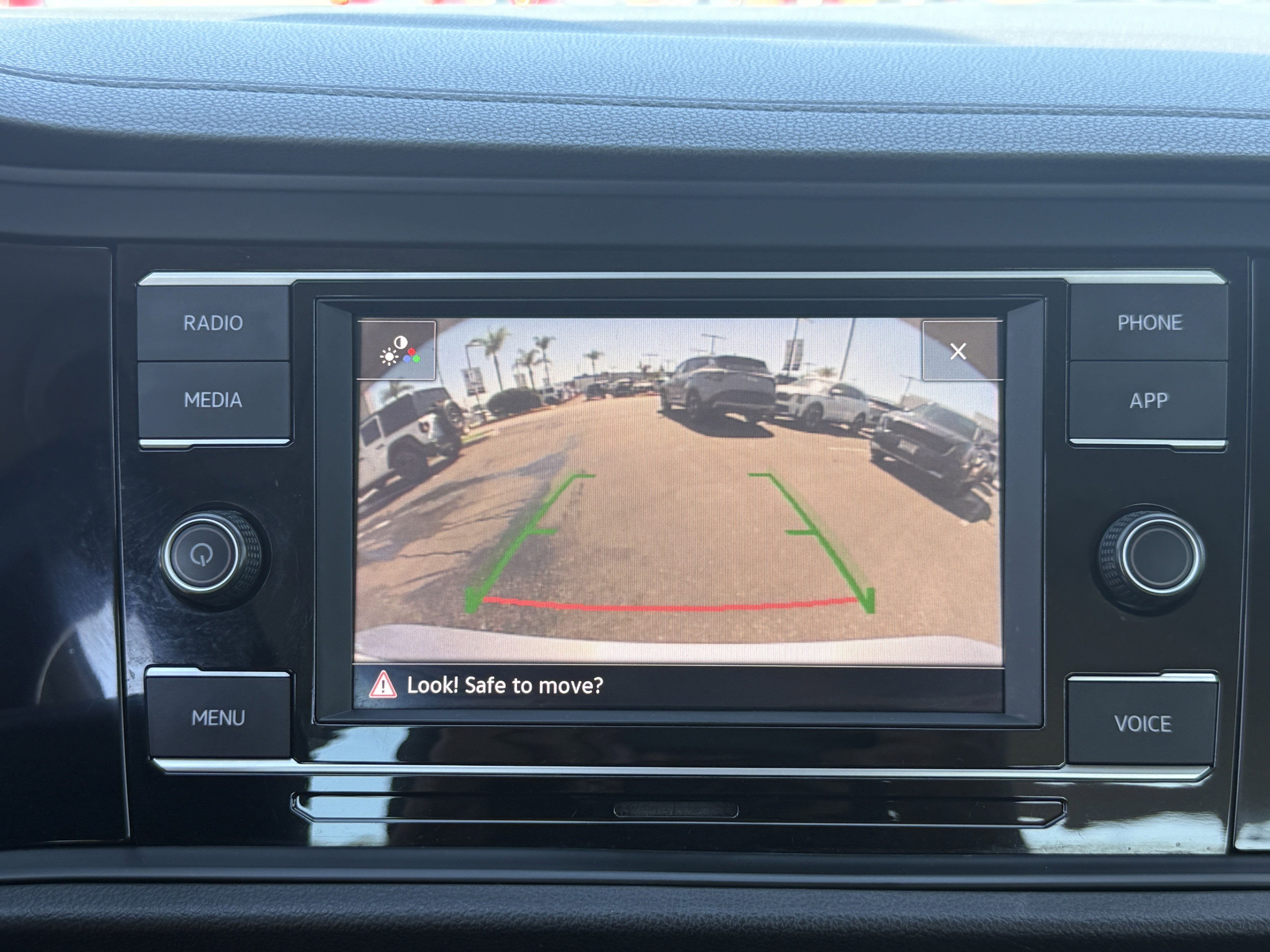 Used 2022 Volkswagen Jetta SE image 25