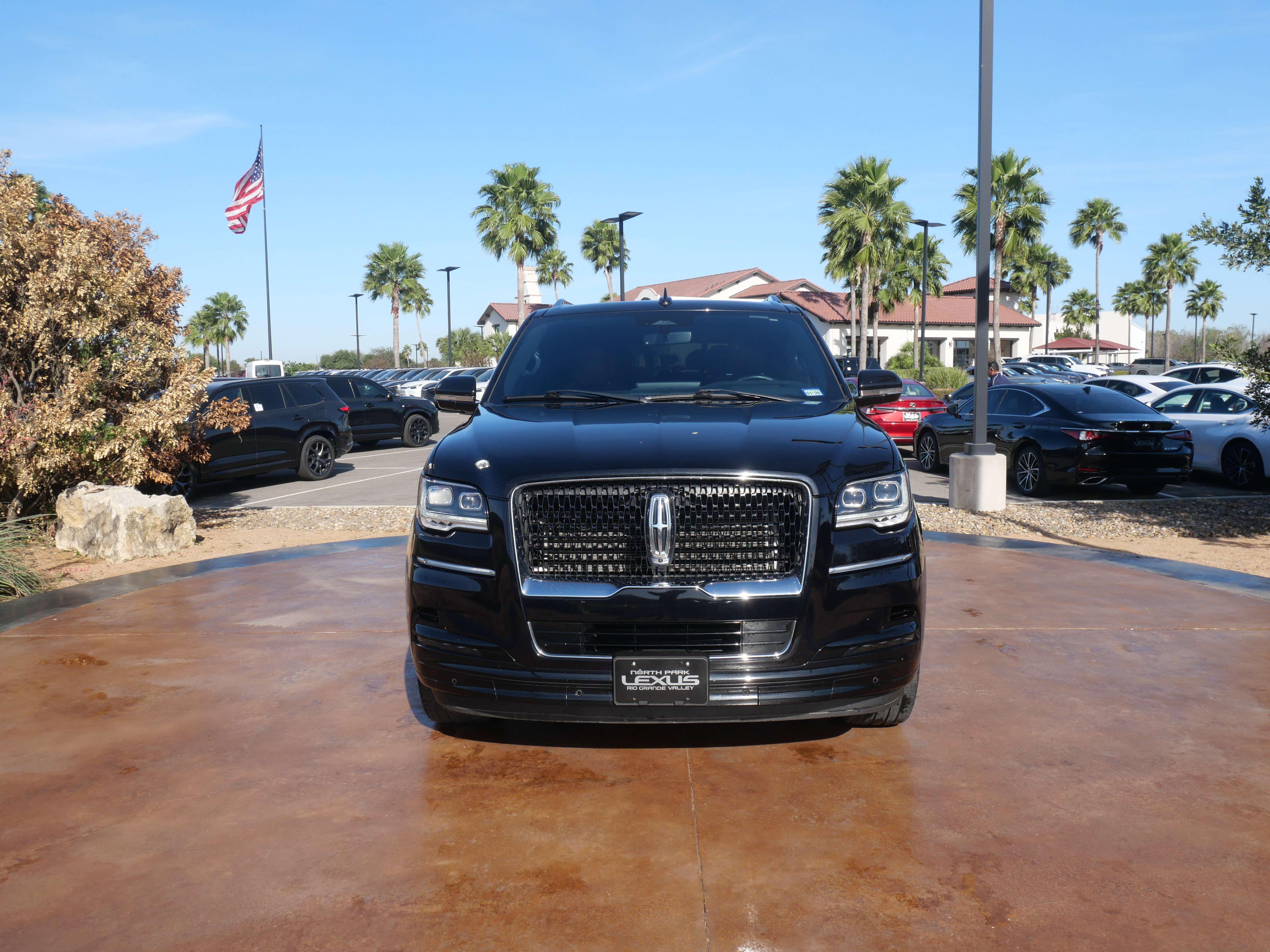 Used 2023 Lincoln Navigator Reserve w/ Monochromatic Package image 6