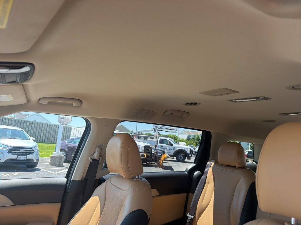 Used 2024 Kia Carnival LX FWD image 29