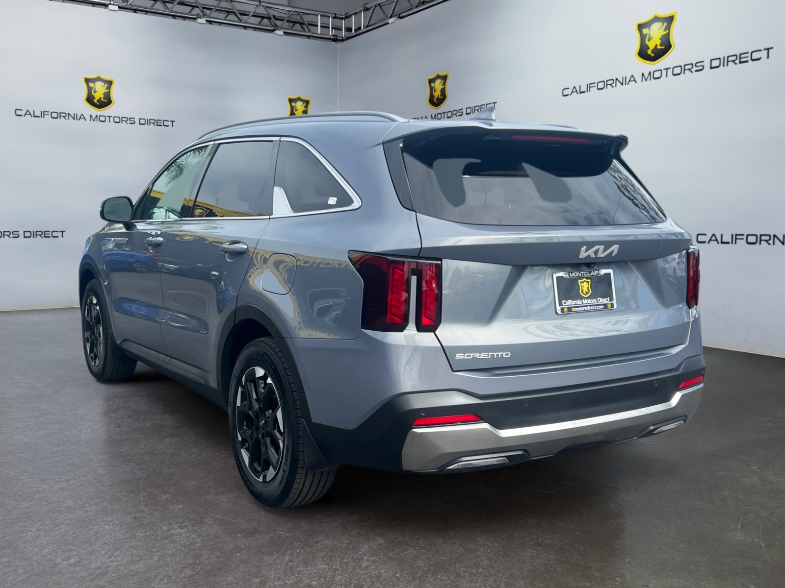 Used 2025 Kia Sorento S w/ Panoramic Sunroof Package FWD image 3