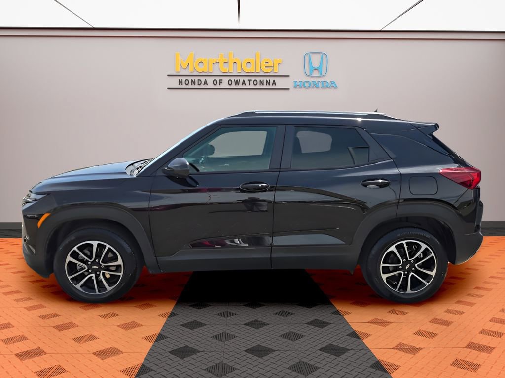 Used 2025 Chevrolet TrailBlazer LT AWD/4WD image 2