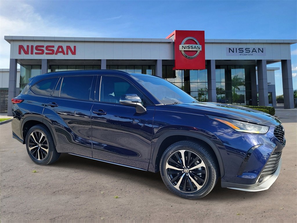 Used 2021 Toyota Highlander XSE image 2