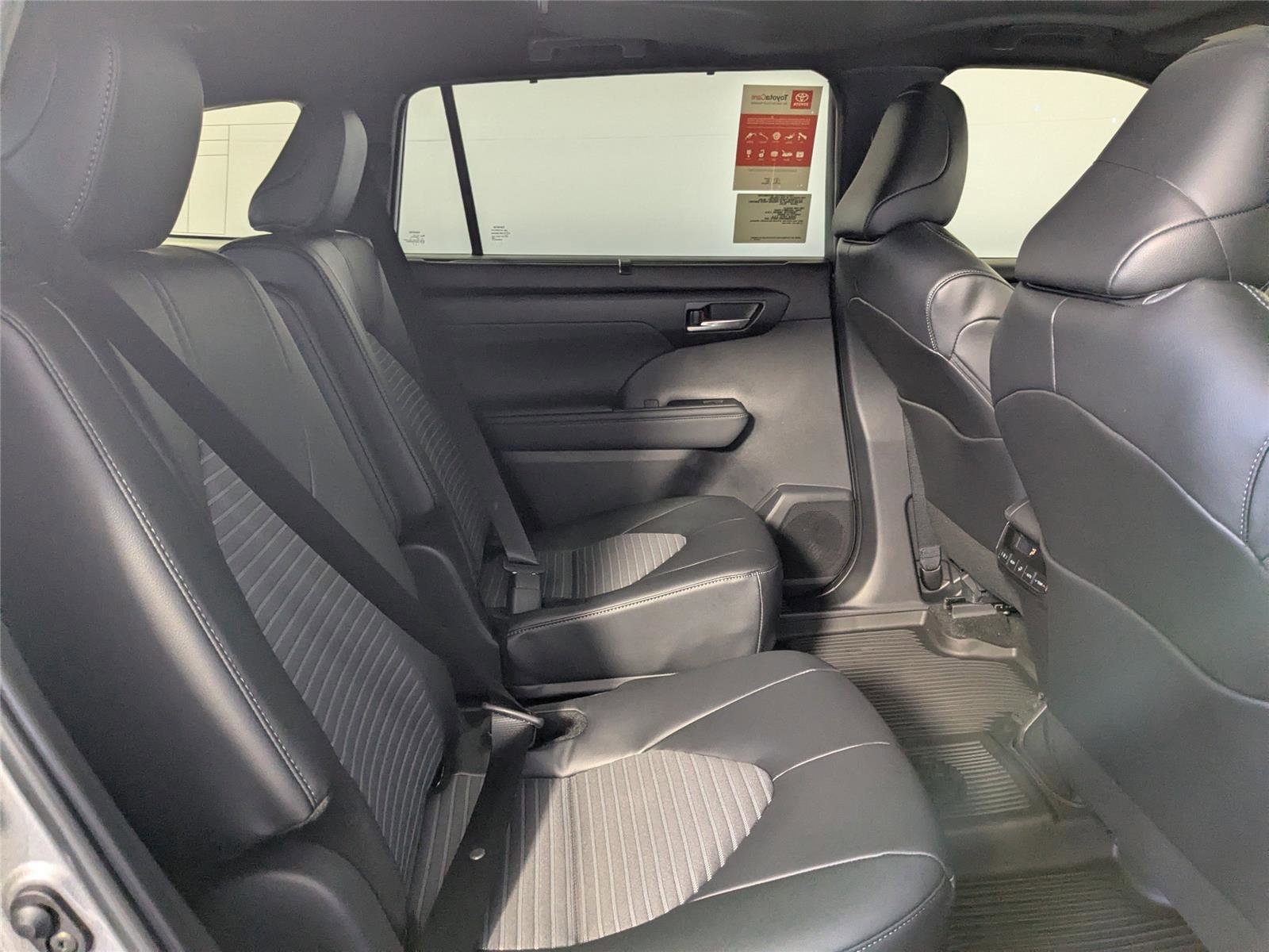 New 2026 Toyota Highlander XSE image 3