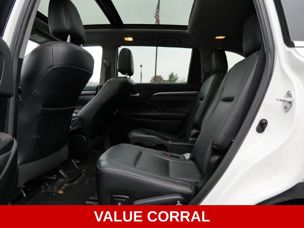 Used 2019 Toyota Highlander Limited Platinum AWD/4WD image 9