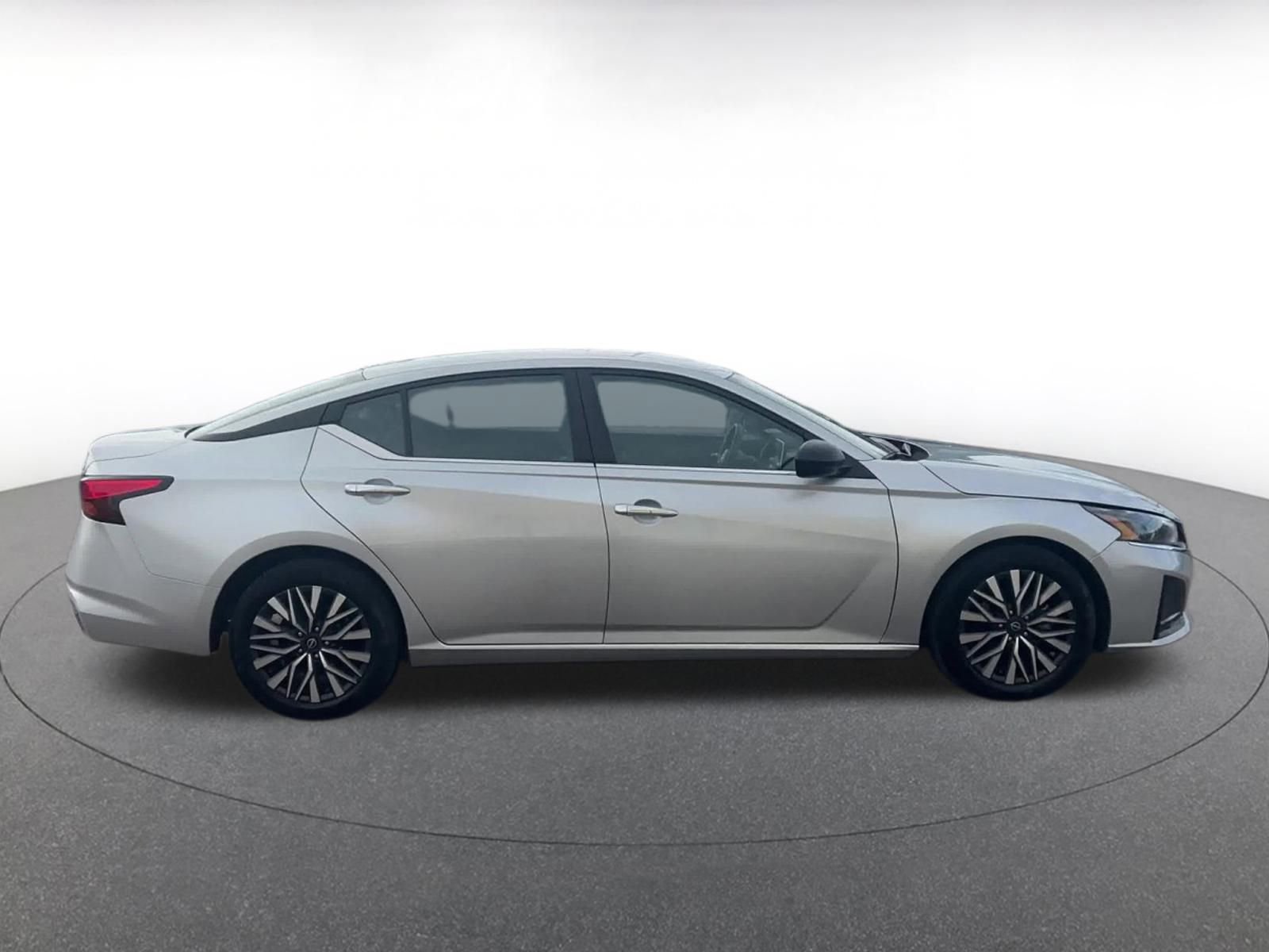 Used 2024 Nissan Altima 2.5 SV image 16