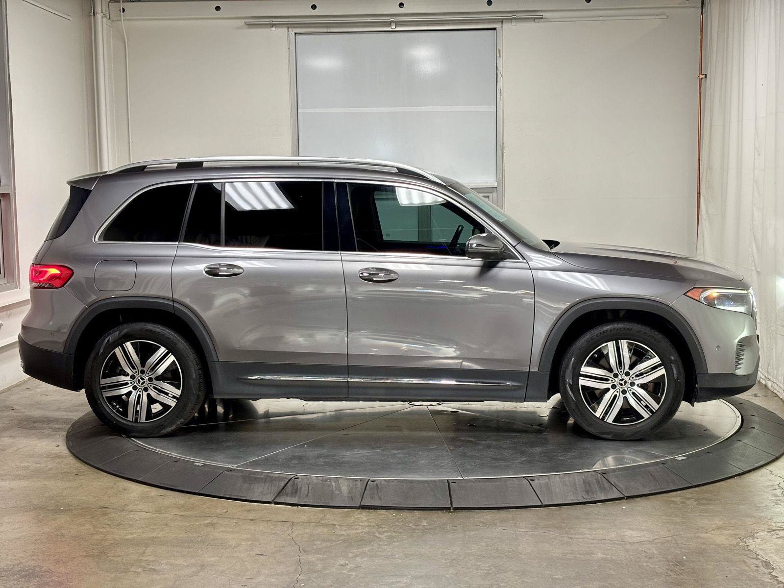 Used 2023 Mercedes-Benz EQB 300 4MATIC w/ Exclusive Package image 11