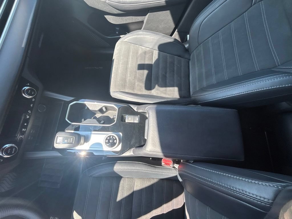 Used 2025 Mitsubishi Outlander SE AWD/4WD image 14