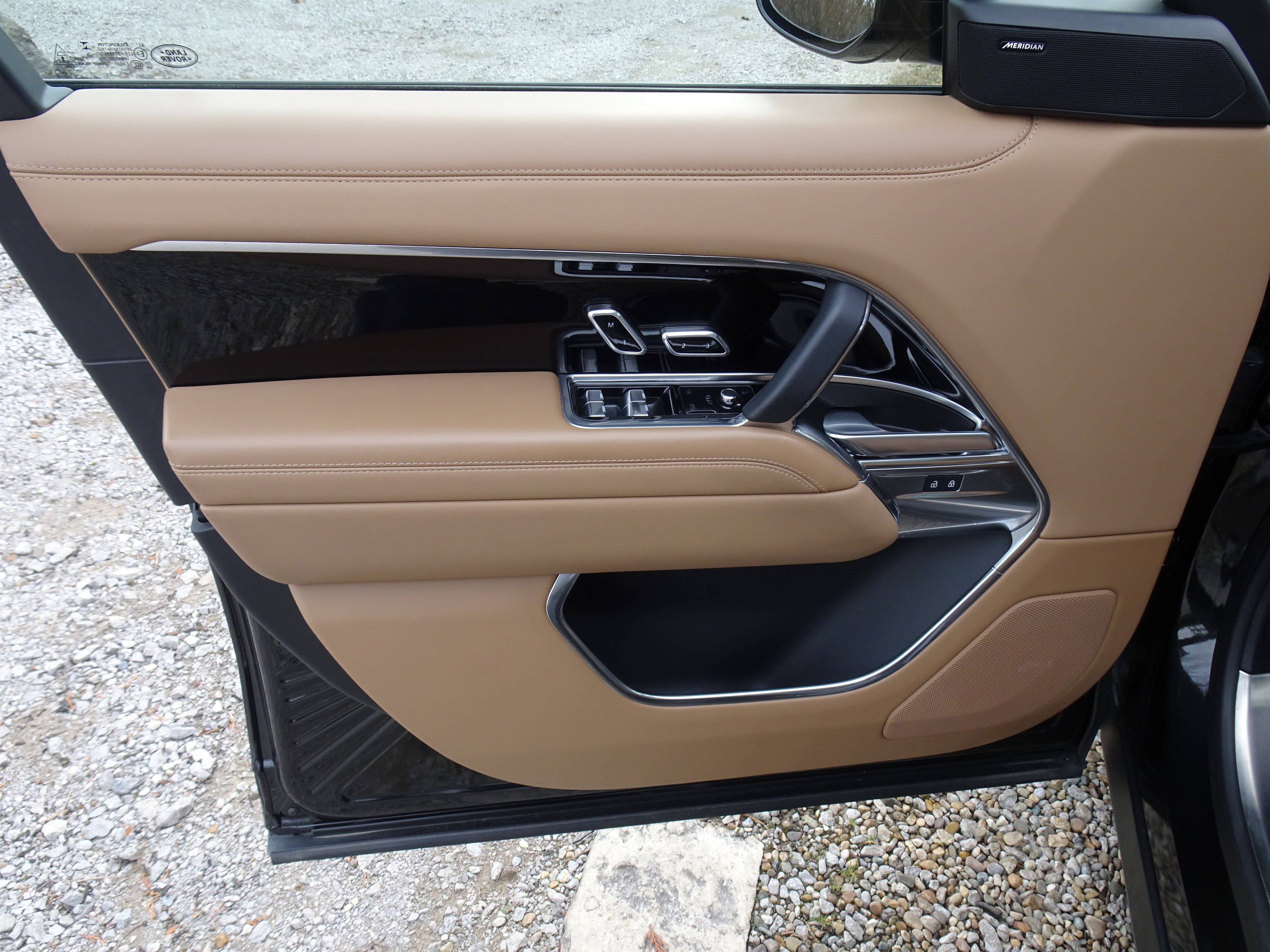 Certified 2024 Land Rover Range Rover SE image 17