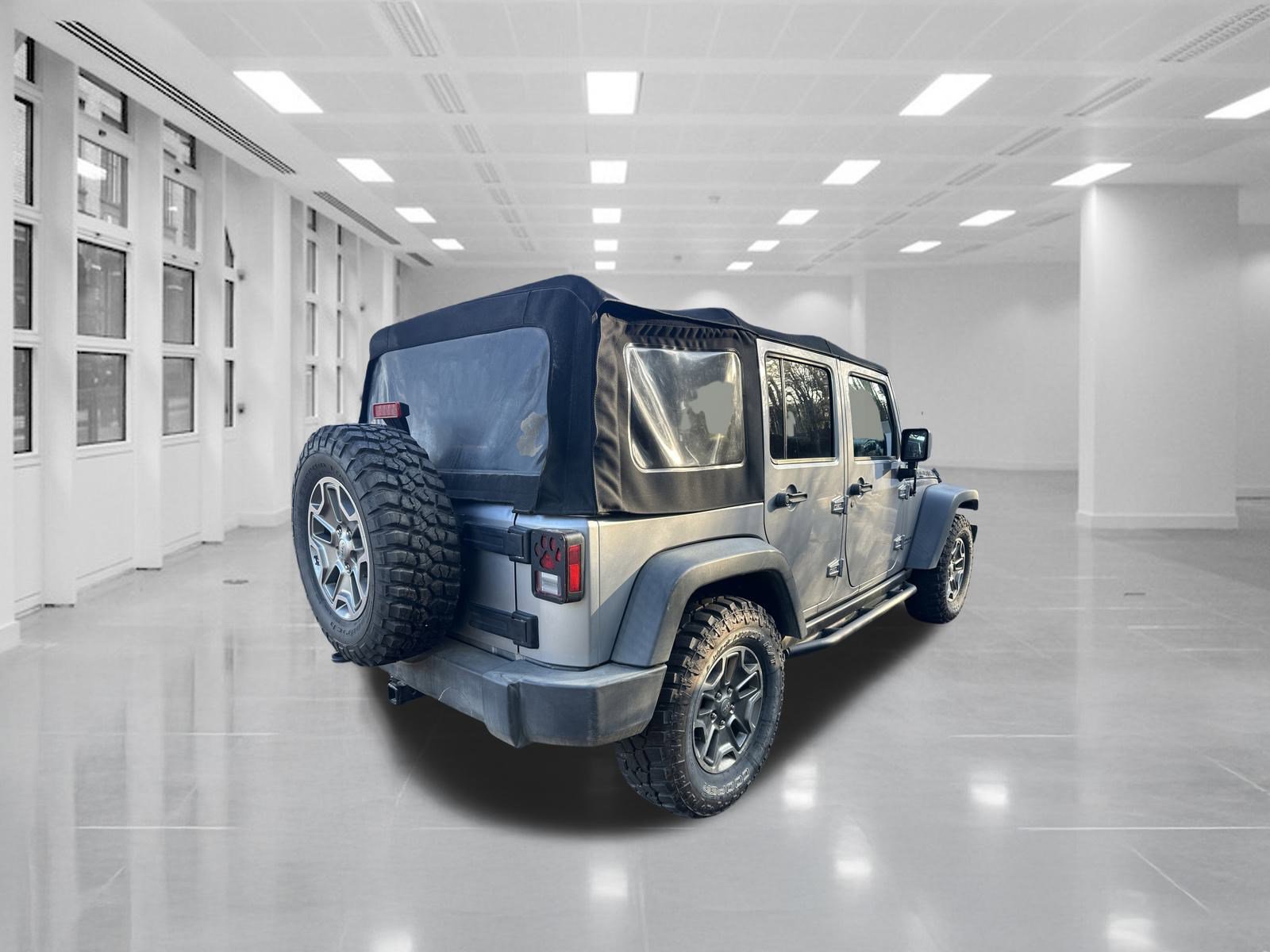 Used 2015 Jeep Wrangler Unlimited Rubicon w/ Connectivity Group image 4