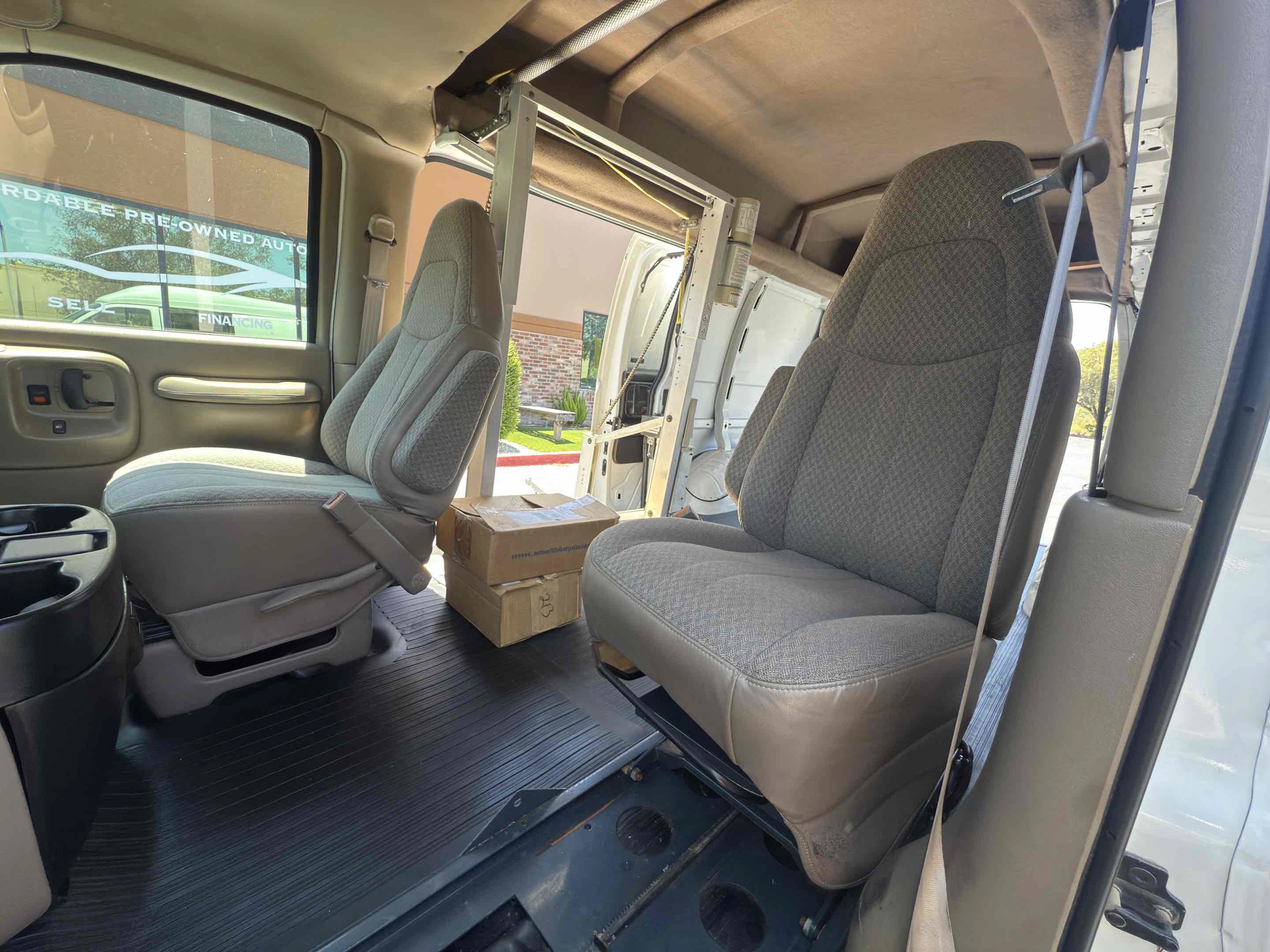 Used 2001 Chevrolet Express 3500 w/ Convenience Pkg 1 RWD image 61