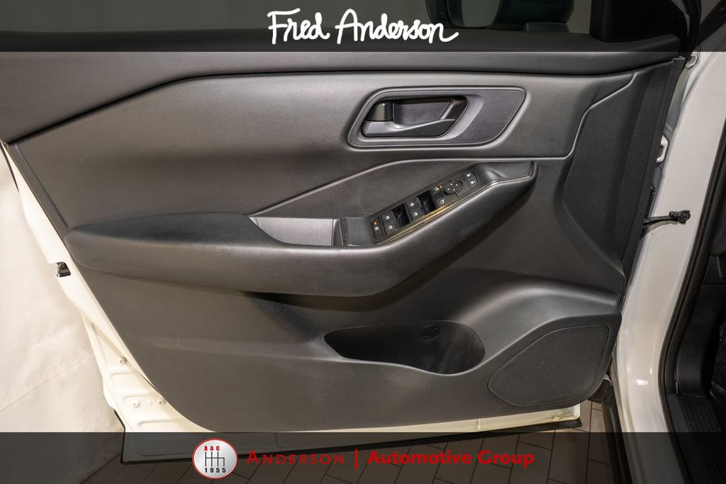Used 2024 Nissan Rogue S AWD/4WD image 10