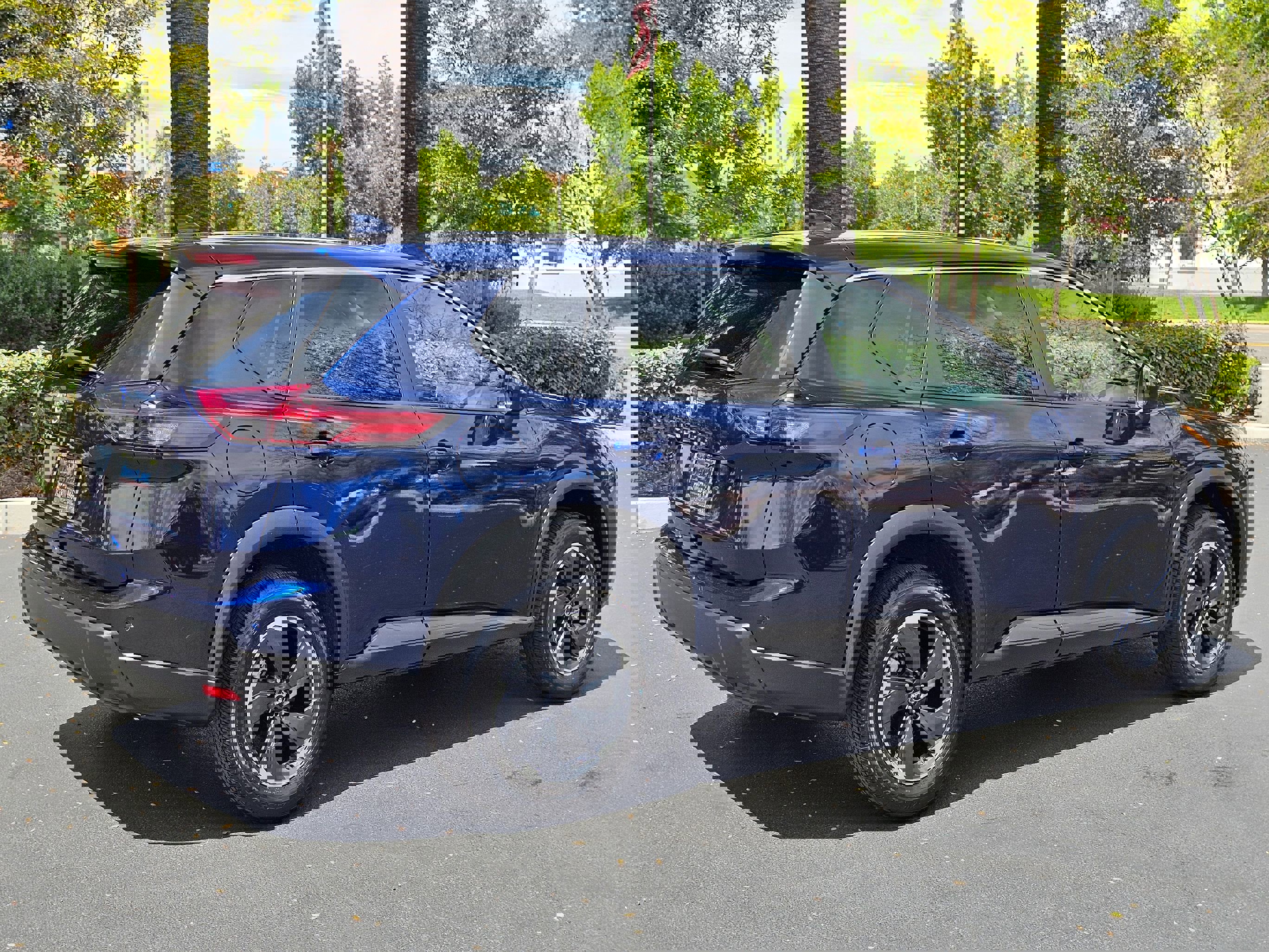 Used 2025 Nissan Rogue SV image 5