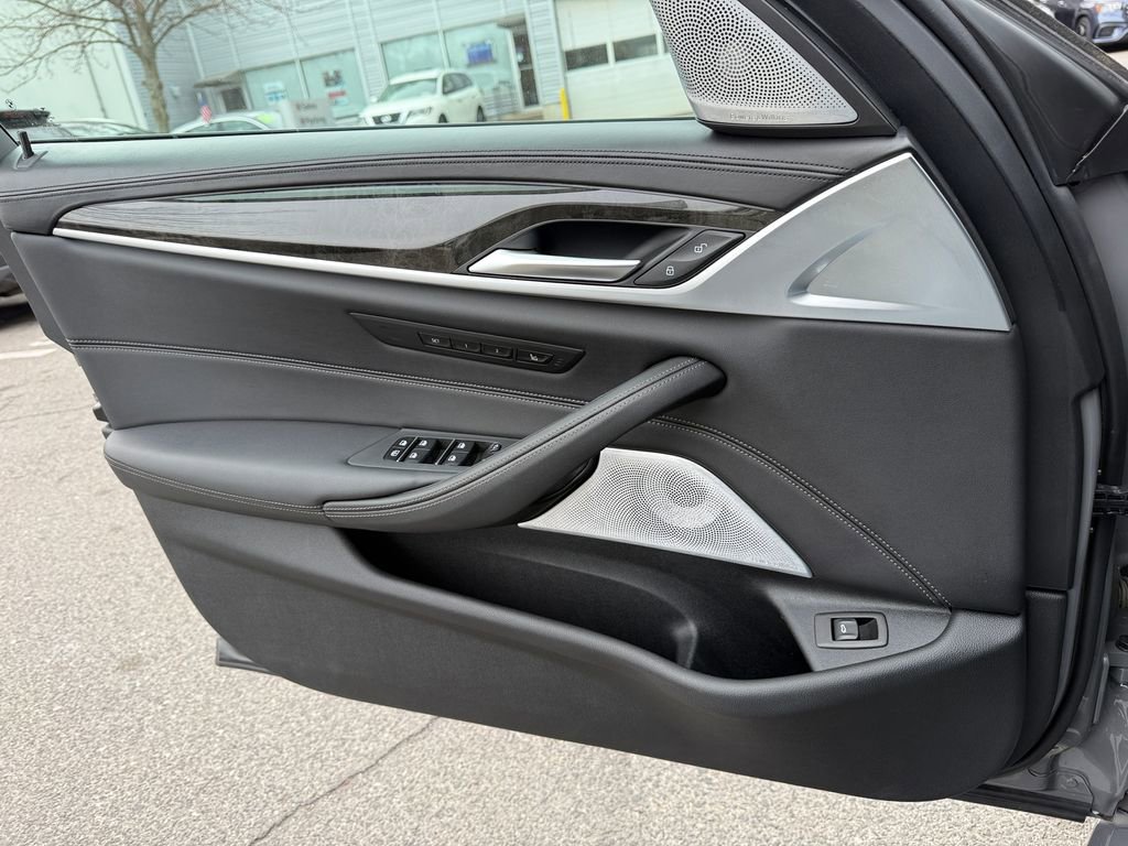 Used 2022 BMW M550i xDrive w/ Dynamic Handling Package image 20