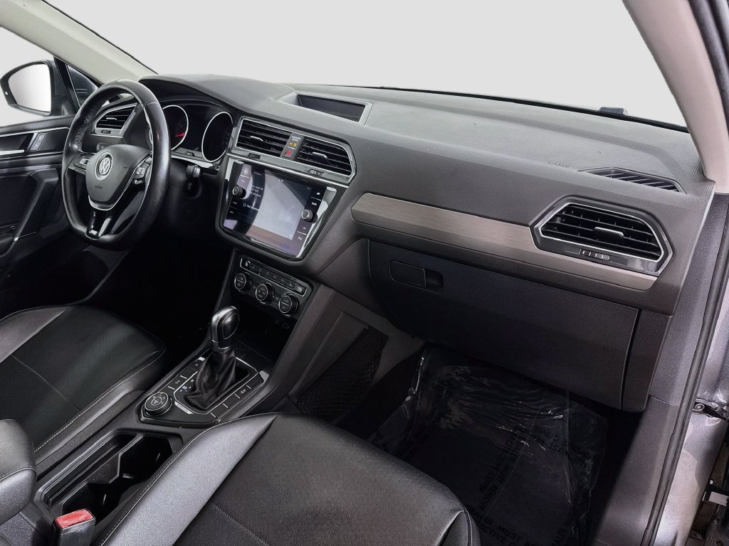 Used 2018 Volkswagen Tiguan SE AWD/4WD image 34