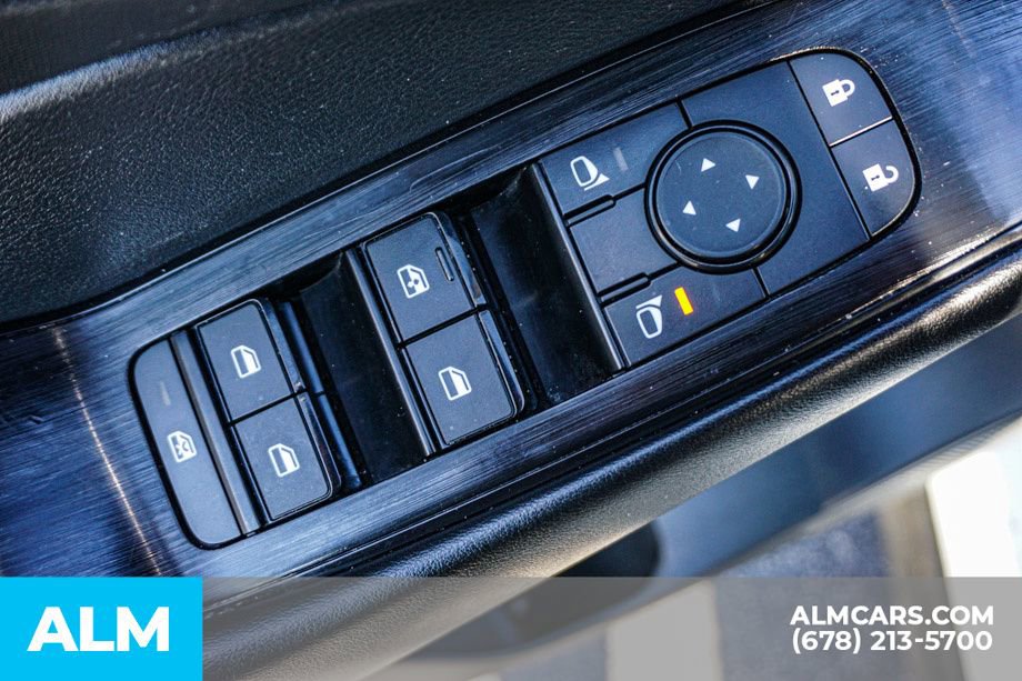 Used 2024 Nissan Rogue S image 47